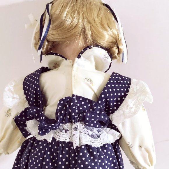 Vintage Porcelain Doll LAURA 3031 Hand Painted Hand Sewn The Wimbledon Collect - Picture 6 of 12